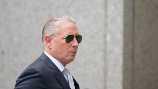 McGonigal pritet të pranojë fajësinë për akuzat se mori para nga ish-punonjësi i zbulimit shqiptar