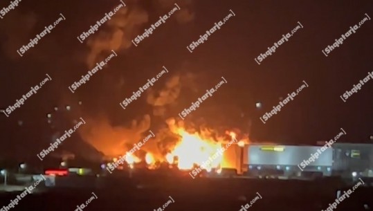 Zjarr i madh në autostradën Tiranë-Durrës, merr flakë një fabrikë bojrash (VIDEO)