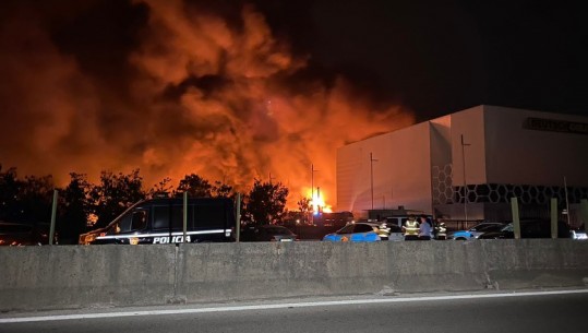 'Zjarrfikësit kanë rrethuar fabrikën Deutsch Color, operacioni vijon' thotë Drejtori i Zjarrfikëseve Durrës  për Report Tv 
