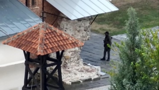 Tensione në veri, Njësia Speciale e Kosovës ka hyrë brenda Manastirit të Banjskës