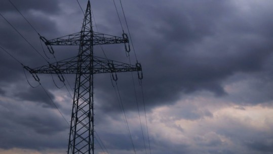 Moti i keq në Korçë, ndërpritet energjia elektrike në disa fshatra në Maliq, Pogradec dhe Devoll