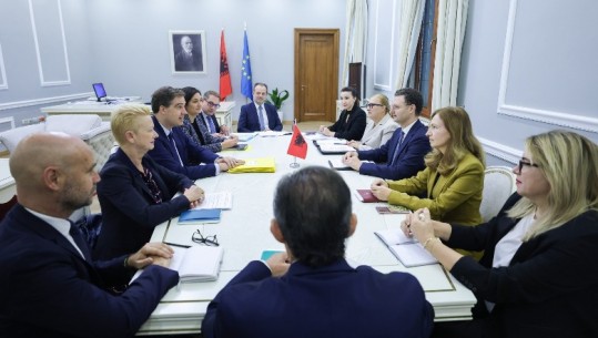 Ministri Ervin Mete takon Ministrin Francez të Tregtisë: Ftoj bizneset të investojnë në Shqipëri, në energji, turizëm e transport 
