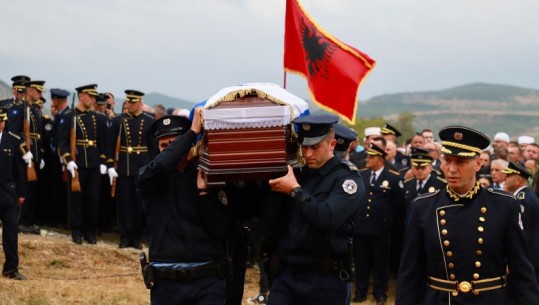 Kosova në zi, i jep lamtumirën policit hero Afrim Bunjaku, u vra nga grupi kriminel serbe! Liderët e Kosovës: Sulmi i dirigjuar nga Beogradi