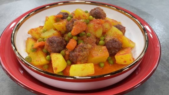 Tavë / Gjellë me patate, perime dhe qofte në furrë nga zonja Albana