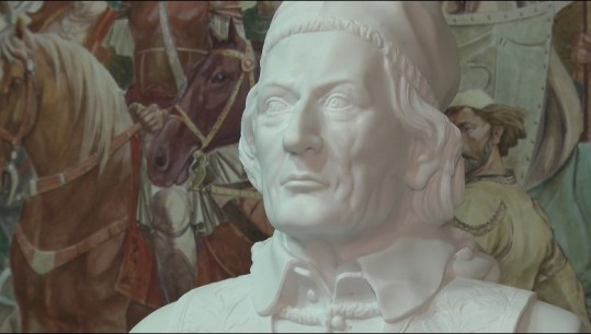 Në muze busti i Klementit XI, Papës me origjinë shqiptare! Fondacioni i drejtuar nga Zef Bushati sjell dhuratë nga Vatikani një libër 300-vjeçar