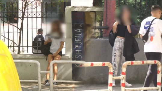 Report Tv vëzhgim në 4 gjimnaze të Tiranës, vajzat me bark jashtë dhe pantallona të shkurtra! MAS asnjë raport monitorimi për uniformat në shkollë