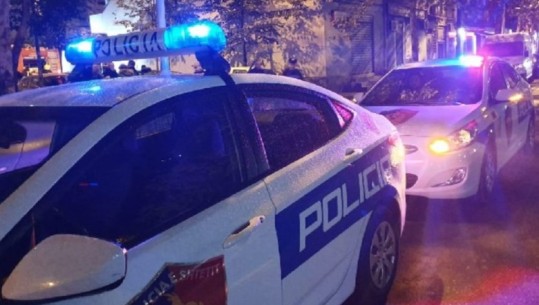 Aksident në Korçë, shoferi humb kontrollin e mjetit dhe del nga rruga! Plagosen 2 persona