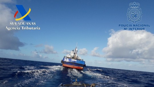 Po transportonin 1 ton kokainë drejt Spanjës, kapen në mes të detit gjashtë trafikantët! Mes tyre edhe shqiptarë (Video)
