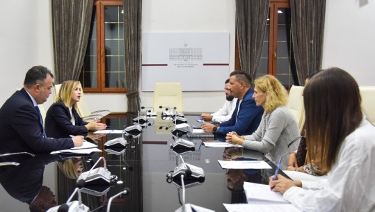 Ministria e Financave takon një përfaqësi të Pro-Eksport Albania: Punësimi i personave me aftësi të kufizuar detyrim ligjor 