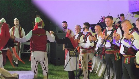 ‘Ahengu shkodran!’ rikthehet tradita e këngëve qytetare! Përkon me 40- vjetorin e grupit ‘Karajfilat që ka Shkodra’