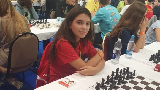Vetëm 13 vjeç, Shqipëria ka një kampione Europe në shah! Kler Çaku fiton shtatë ndeshje dhe merr trofeun