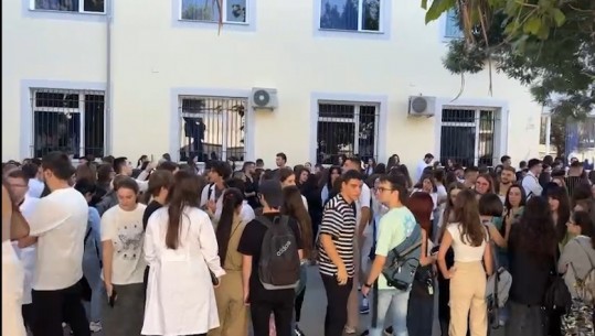 Studentët e mjekësisë protestë: Kjo është vetëm dita e parë e bojkotit, do bëhemi më shumë