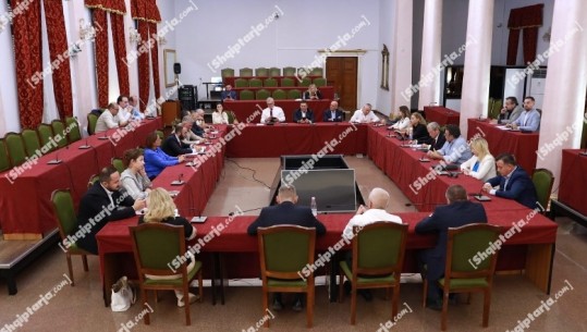 Mbledhje të veçantë për situatën brenda PD! Zbardhen diskutimet në takimin e deputetëve Bardhi-Berisha! Salianji: Asnjë tabu për ‘parti të re’