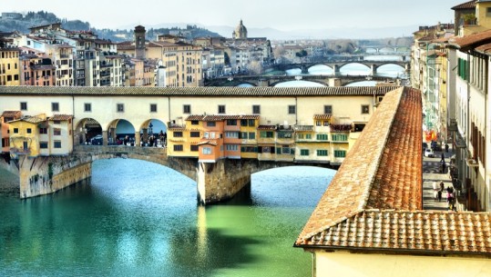 Firence ndalon qiratë afatshkurtra në qendrën historike, ata që nuk respektojnë vendimin rrezikojnë gjobë deri në 5000 euro