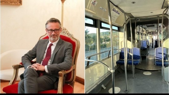 FOTOLAJM/ Ambasadori i Suedisë në Tiranë, shkon në punë me autobus