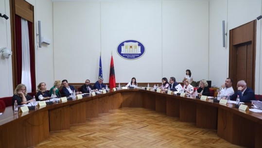 Mbledhja e Konferencës së Kryetarëve, rrëzohet kërkesa e opozitës për një komision të tretë hetimor! Tabaku: Do e çojmë në Kushtetuese