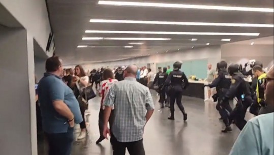 VIDEO/ Grushta në zonën VIP gjatë Atletico - Feyenoord, policia futet në stadium!  Madrilenët presin dënimin nga UEFA
