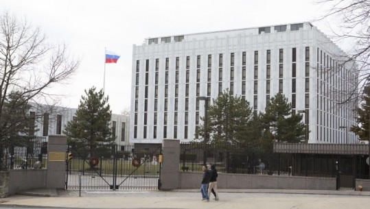 SHBA dëbon dy diplomatë rusë nga ambasada në Uashington