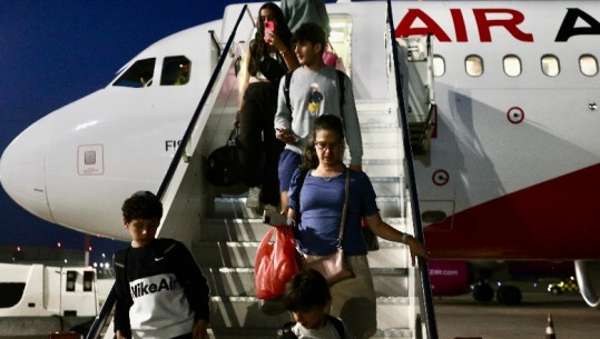 Evakuohen nga Izraeli 40 studentë shqiptarë, burime: U riatdhesuan pa pagesë nga ‘Air Albania’