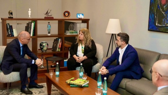 Ministri i Jashtëm Igli Hasani takon ambasadoren e Izraelit në Tiranë: Dënojmë fuqimisht sulmet e Hamasit