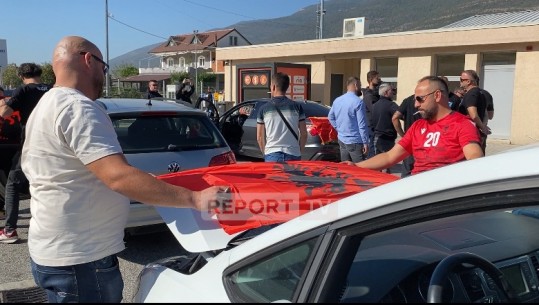 VIDEO/ Nga Kosova, Presheva e Maqedonia e Veriut qindra tifozë drejt Tiranës për të mbështetur kuqezinjtë