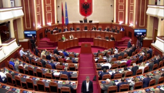 Kuvendi rrëzon dy kërkesat e opozitës për ngritjen e komisioneve hetimore, nuk miratohen as ndryshimet për 'Zgjedhoren'