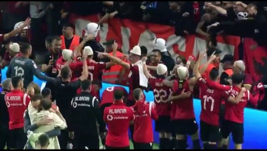 VIDEO/ Kombëtarja feston me qeleshe në kokë pas fitores me Çekinë në 'Air Albania', këndon 'Mora Fjalë' në kor me tifozët