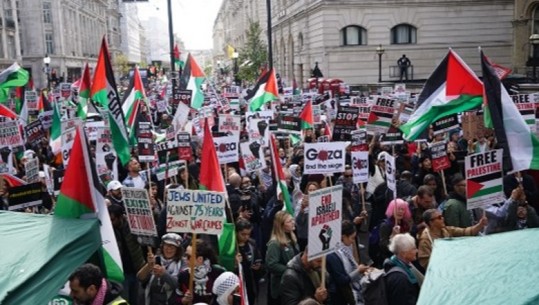 Protestuesit marshojnë pro-Palestinës në rrugët e Londrës: Mos e ndëshkoni popullin e Gazës