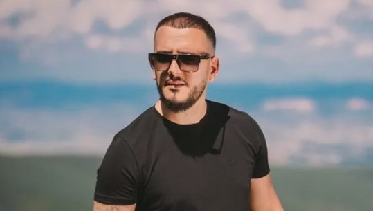 'S’jam fajtor se jam shqiptar', këngëtari i njohur ndalohet nga policia greke, e mbajnë në komisariat gjatë gjithë natës
