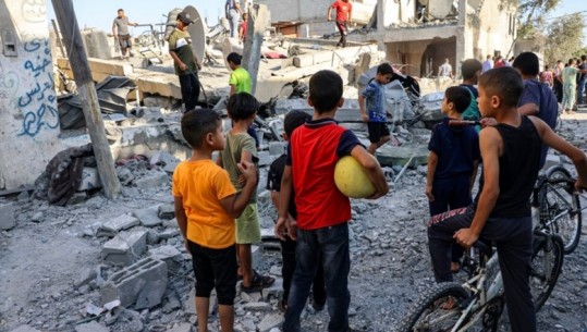 Banorët e dëshpëruar të Gazës në kërkim të ushqimit ujit dhe sigurisë
