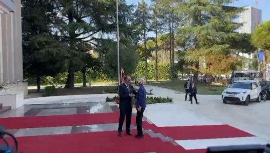 Nesër Samiti i Procesit të Berlinit në Tiranë, presidentja e KE takohet me Begajn