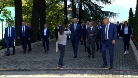Samiti në Tiranë/ Liderët e BE dhe Ballkanit Perëndimor nisen drejt Piramidës! Rama krah Scholz