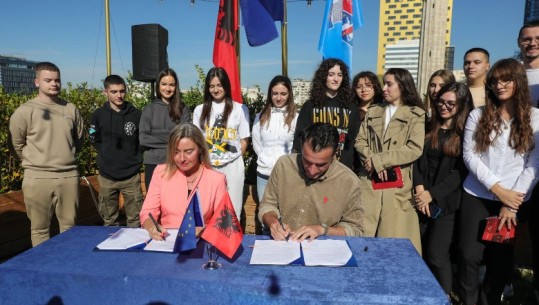 Veliaj dhe Mogherini nënshkruajnë marrëveshjen për Kolegjin Europian në Tiranë: Punojmë jo për zgjedhjet e ardhshme, por për gjeneratën e ardhshme