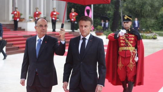 Macron në Tiranë, pritet me ceremoni shtetërore nga Begaj