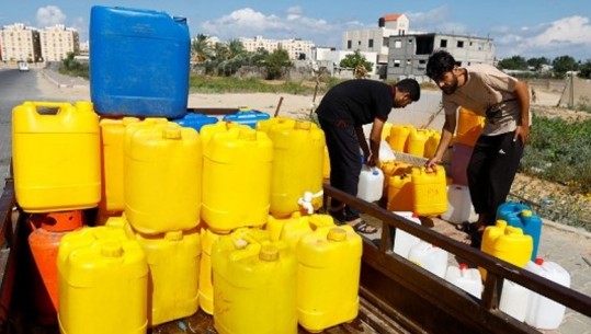 Britania thirrje Izraelit: Vendi po shkon drejt kolapsit, të lejohet uji në Gaza