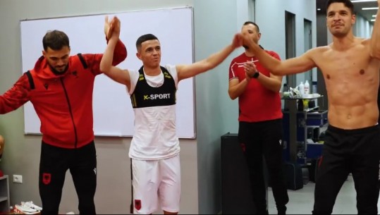 VIDEO/ Këngë dhe valle në dhomat e zhveshjes, trajneri Sylvinho sjell harmoninë te Kombëtarja