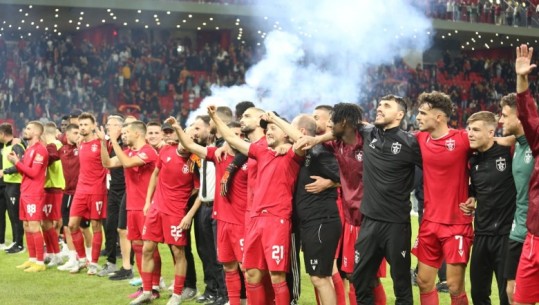 'Kush s'kërcen është mi bashkie ohee', Partizani feston me tifozët fitoren në derbi! Murataj prin festën (VIDEO)