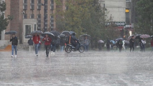 Bashkia e Lezhës: Priten reshje të dendura shiu në mbrëmje, rrezik për përmbytje! Ja ku mund të kontaktoni në rast rreziku 
