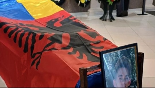 Lufta në Ukrainë, Majko: Vriten dy ushtarë me origjinë shqiptare! Në ceremoninë mortore u mbuluan edhe me flamurin kuq e zi