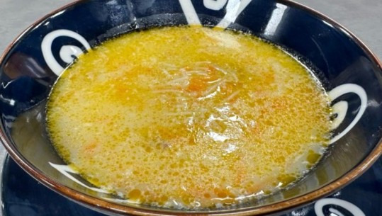 Supë pule me karrotë dhe makarona fidhe nga zonja Albana
