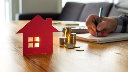 Normat e interesit të kredive për shtëpi në lekë prekin nivelin më të ulët në më shumë se një vit