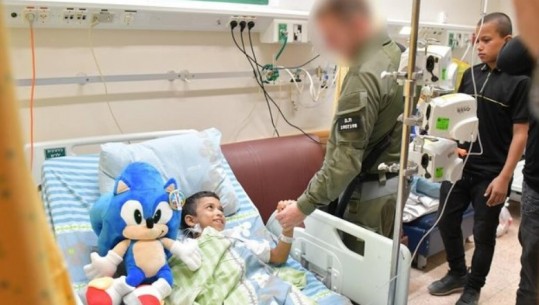 Histori e dhimbshme! Hamasi i vrau babanë para syve, 5-vjeçari prek të gjithë me fjalët e tij në spital: Kur të rritem do të bëhem polic