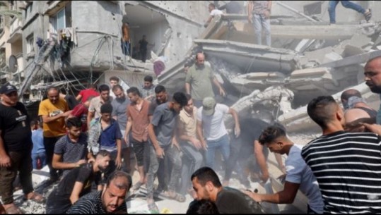 Palestinezët kërkojnë për të mbijetuar nën rrënoja, ndërsa Izraeli vazhdon të bombardojë Gazën