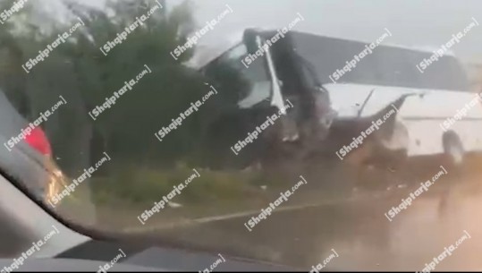VIDEO/ Aksidenti në Elbasan, autobusi u përplas me makinën, 5 pasagjerë shkuan në spital 