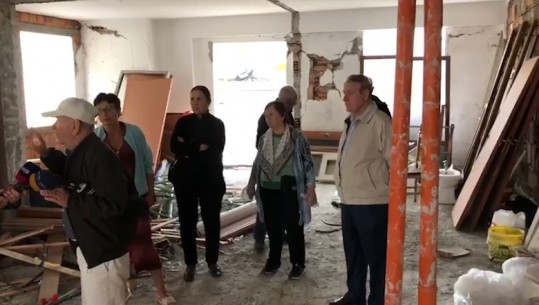 Durrës/ Banorët rikthehen në pallatit e dëmtuar nga tërmeti: Punimet janë ndërprere, s’marrim as bonus