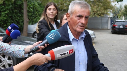 'Gërdeci'/ Ish përgjegjësi Veiz Muça 'përplaset' me avokatin e Fatmir Mediut në gjyq: Më shpëtoi zoti, hera e parë që nuk hëngra bukë në fabrikë! Visha: Dëshmi kontradiktore