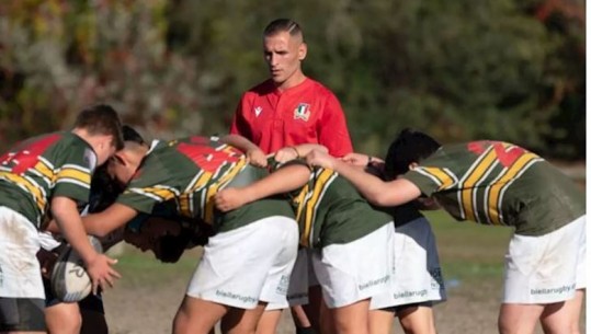 Përtej hekurave, shqiptari i burgosur në Itali bëhet arbitër i një skuadre Rugby: Kush ka thyer rregullat në jetë duhet t'i zbatojë ato në lojë