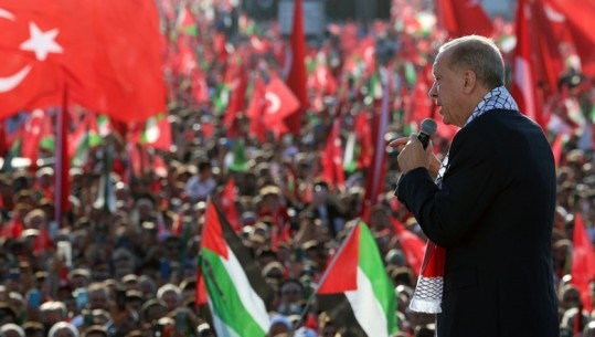 ‘Ne do t’ju shpallim kriminel lufte’, Erdogan në mesin e mijëra protestuesve pro-palestinezë në Turqi: Në Gaza po ndodh një masakër e hapur