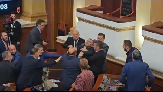 Petro Koçi: 'Lëvizja ‘Dum Babën’ ka infektuar shumën parlamentare të opozitës, ëndërrojnë 'grusht shteti' kundër SPAK