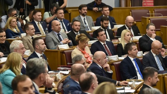 3 shqiptarë pjesë e qeverisë së Malit të Zi, marrin 3 ministri! Nik Gjeloshaj zv.kryeministër! U bashkuan me forcat pro serbe dhe pro ruse
